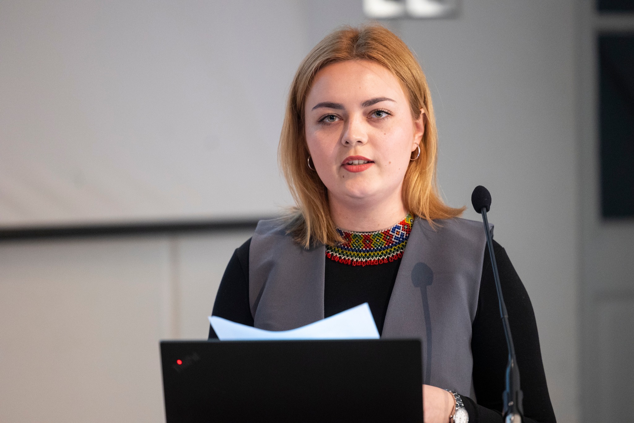 Mahistrantka kulʹturolohiya Kateryna Lohvinenko rozpovidaye pro fotodokumentalistyku v umovakh viyny