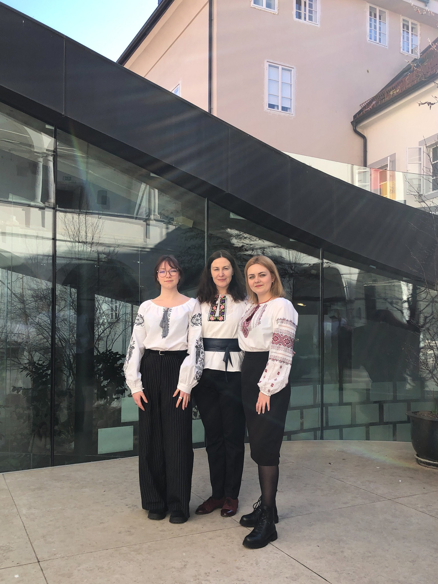 Studenty na vykladachka Navchalʹno naukovoho instytutu filosofiyi ta osvitnʹoyi polityky