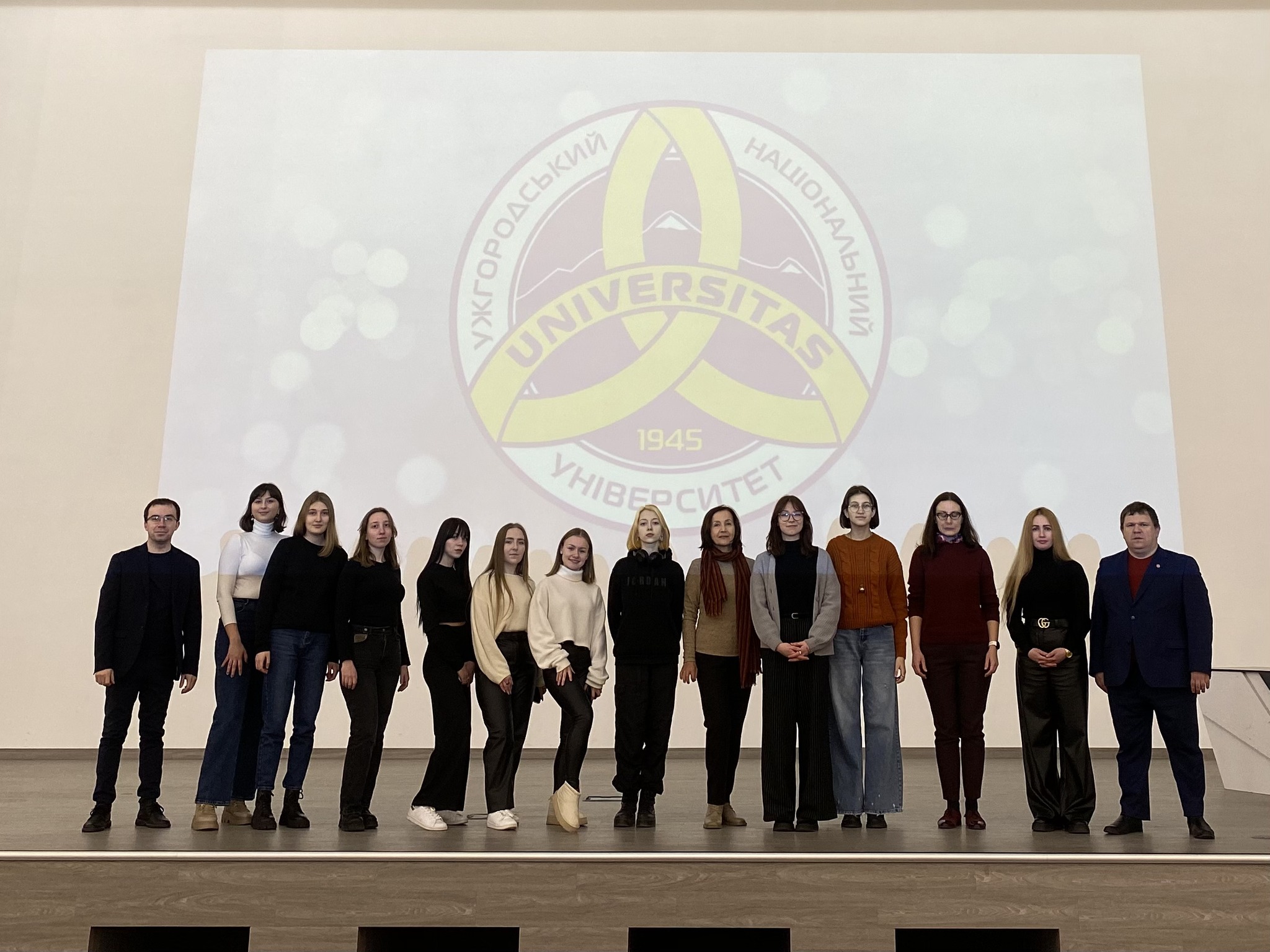 Uchasnyky Zymovoyi shkoly v Sloveniyi 