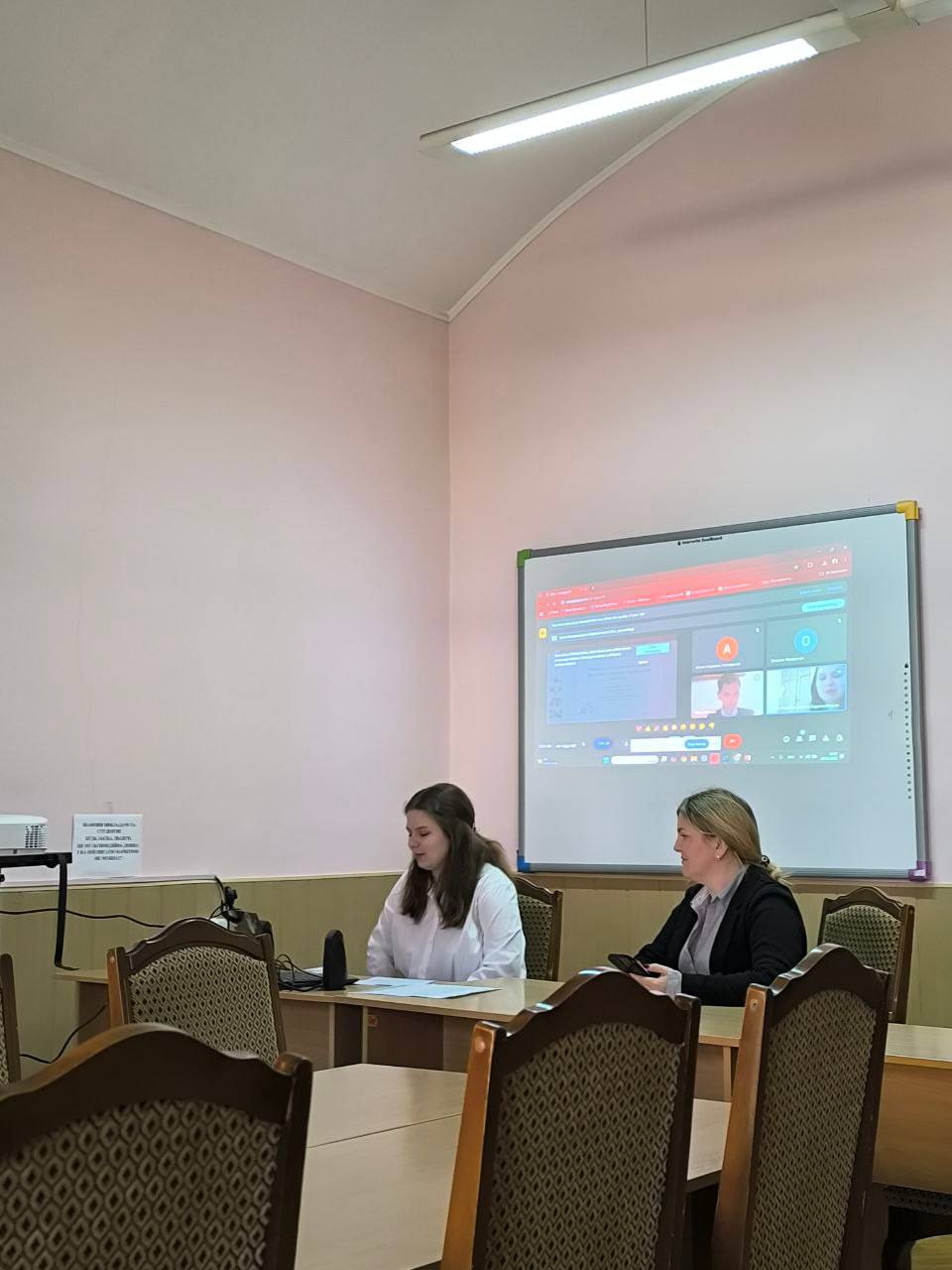 studentka spetsialʹnosti kulʹturolohiya na konferentsiyi