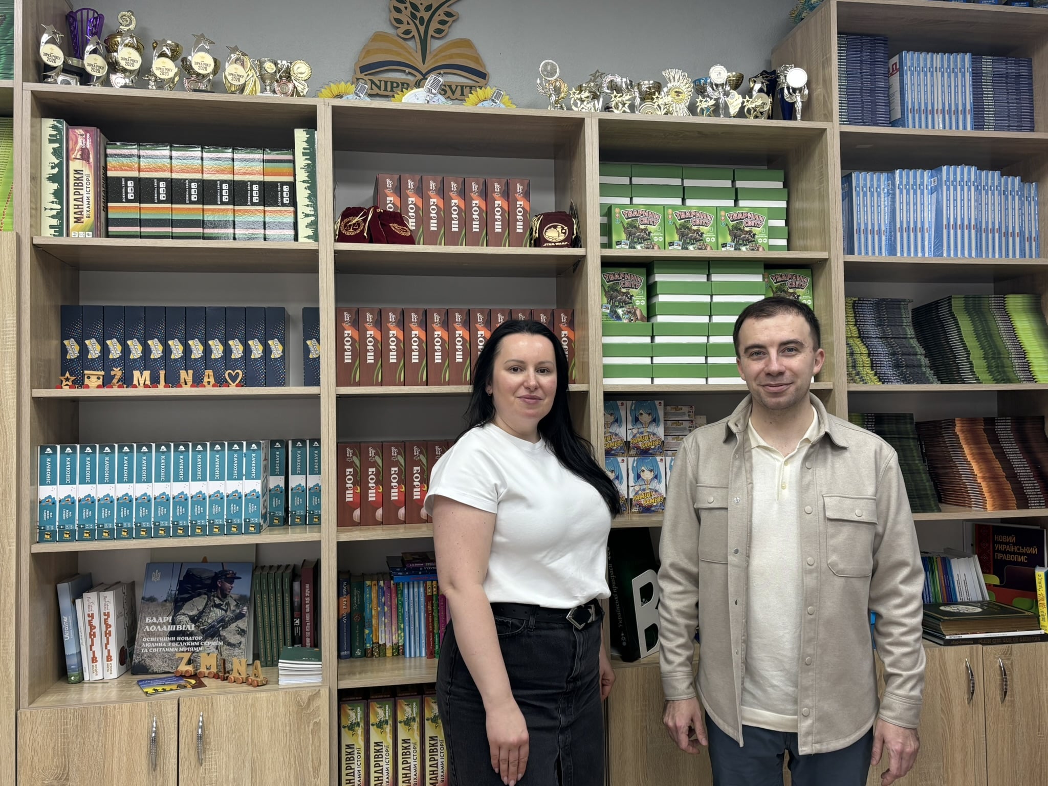 Kateryna Foja dyrektor Mysteckogo liceya ta Serhii Rusakov dyrektor instututu min