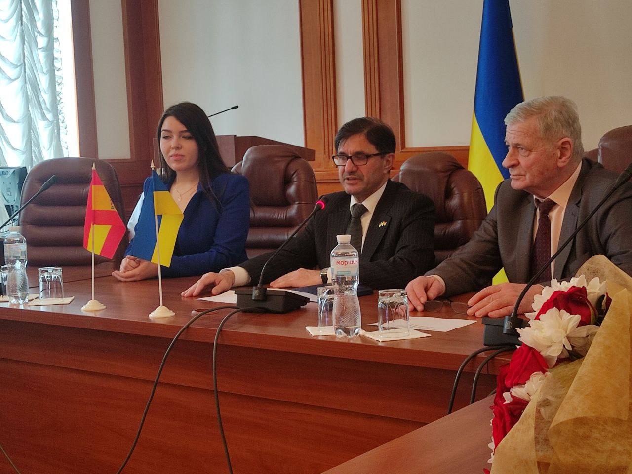 posol Ispanii v Ukraini ta studenty